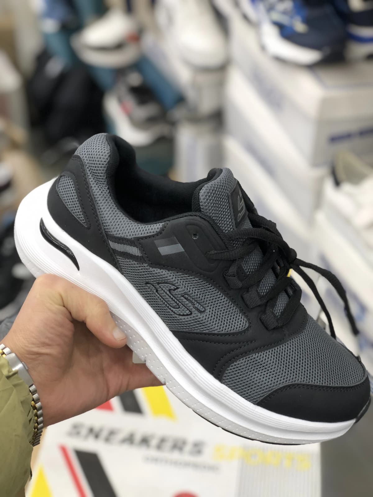 skechers